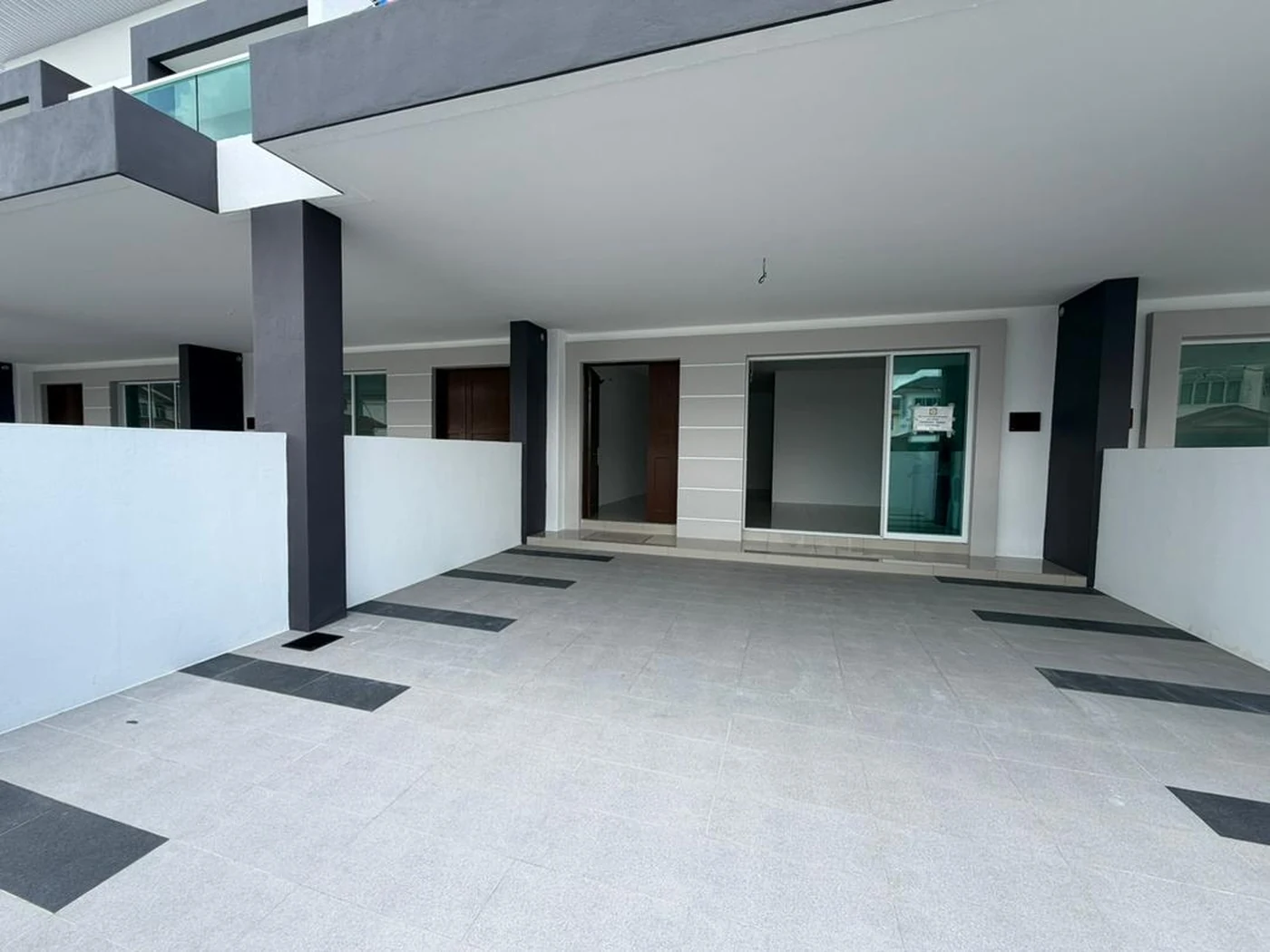 desa rishah indah car porch