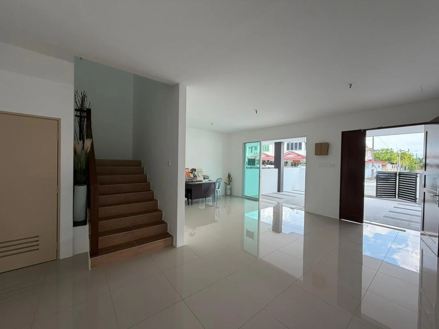 desa rishah indah living and staircase