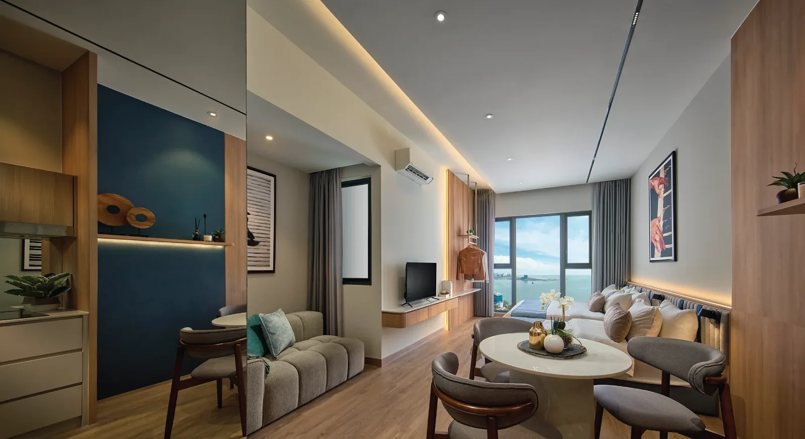 G'Vinton show unit living and dining area