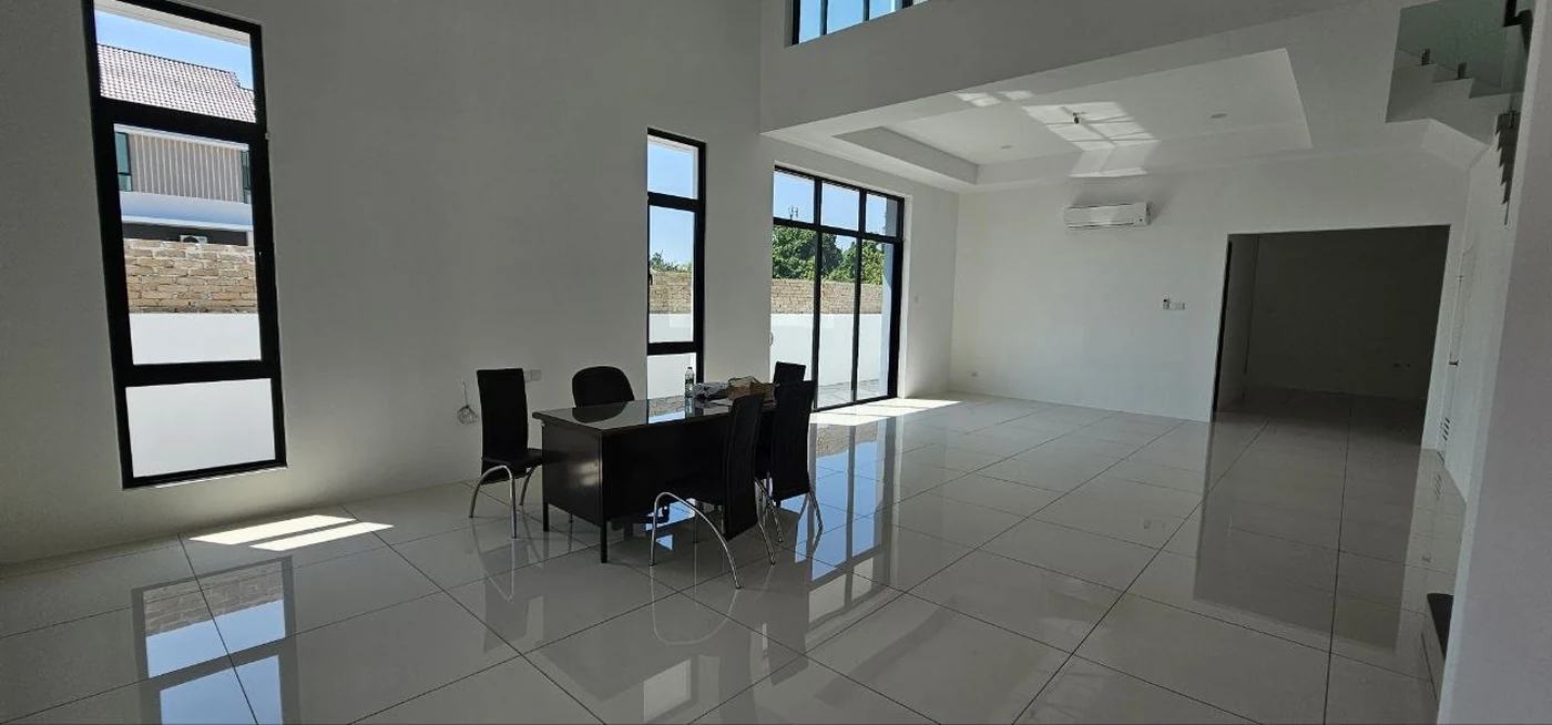 pinggiran pengkalan bayu living and dining