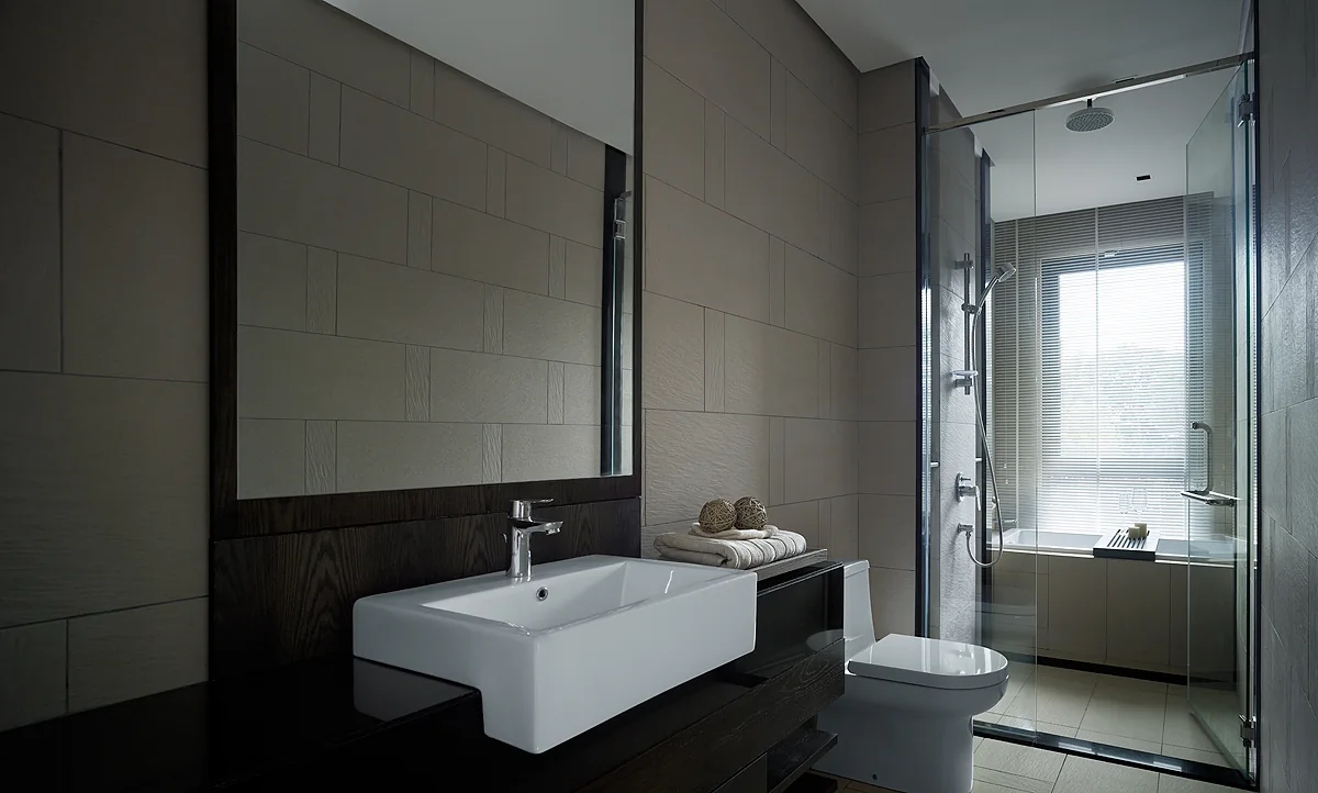 Vilaris Courtyard Homes master bathroom